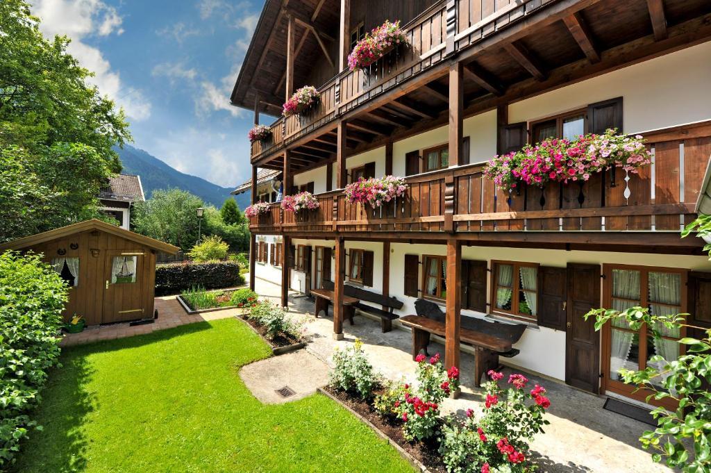 Gästehaus Enzianhof Hotel Garni Oberammergau Exterior foto